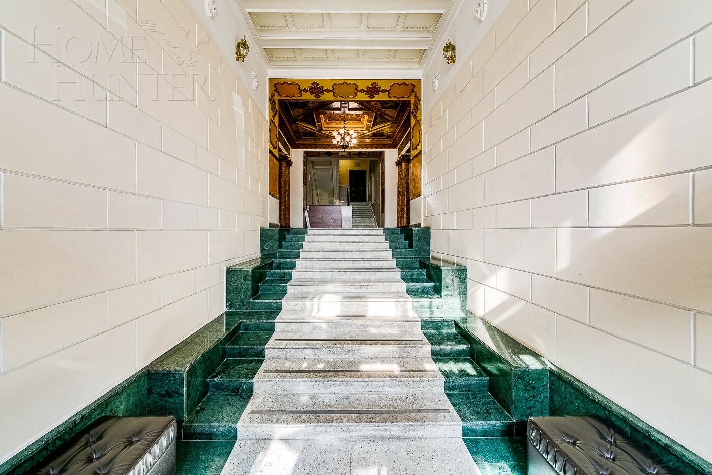 6-КОМН. КВАРТИРА С ОТДЕЛКОЙ 247.7 М² НА 4 ЭТАЖЕ