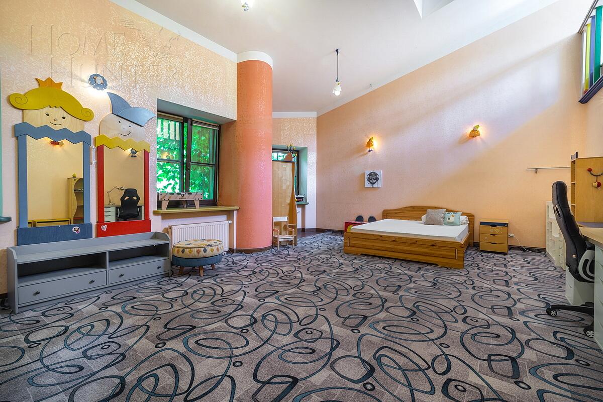 2-этажный коттедж 1 100 м² с отделкой