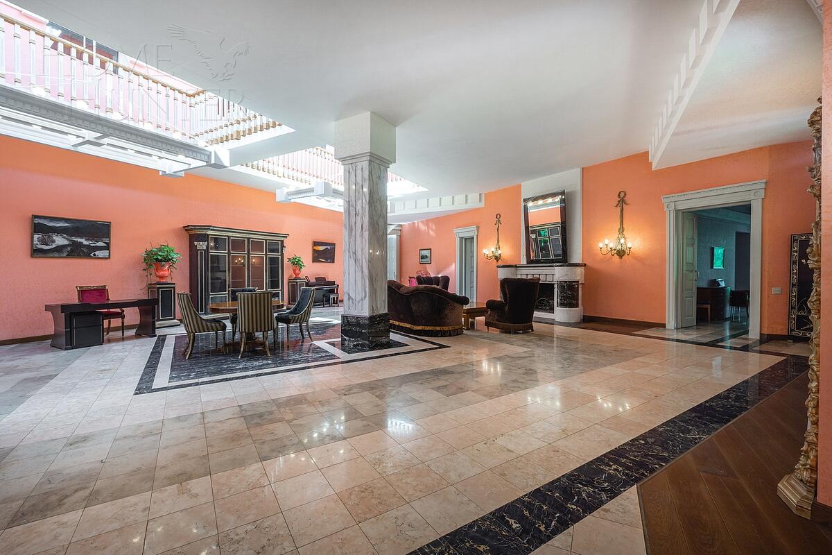 2-этажный коттедж 1 100 м² с отделкой