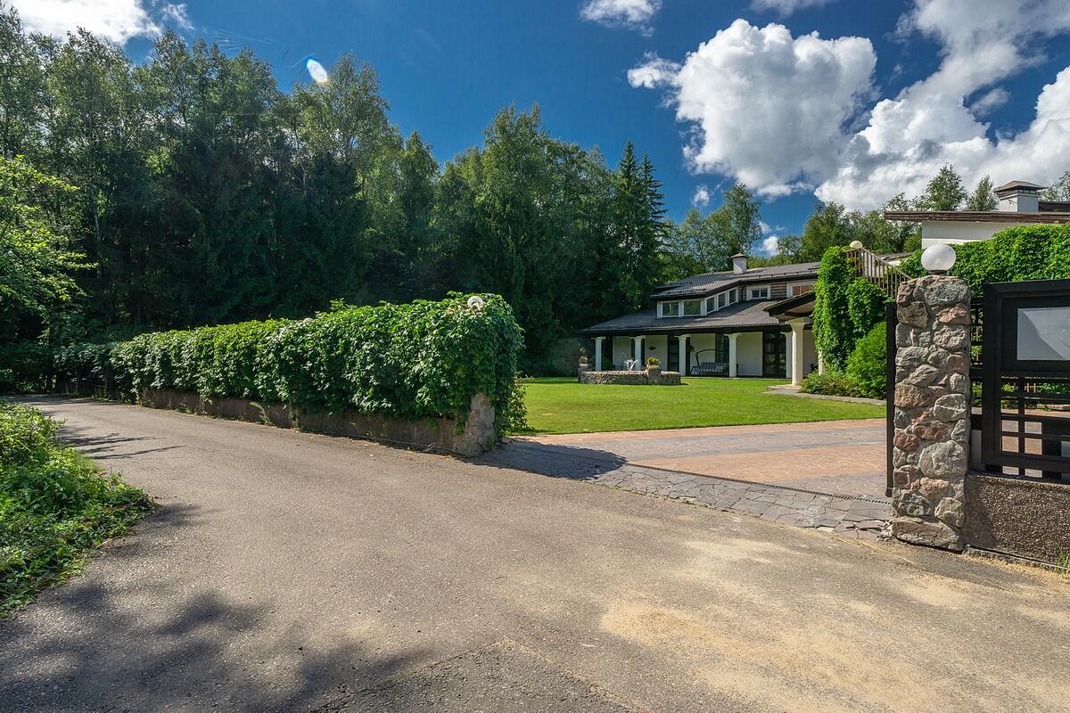 2-этажный коттедж 1 100 м² с отделкой