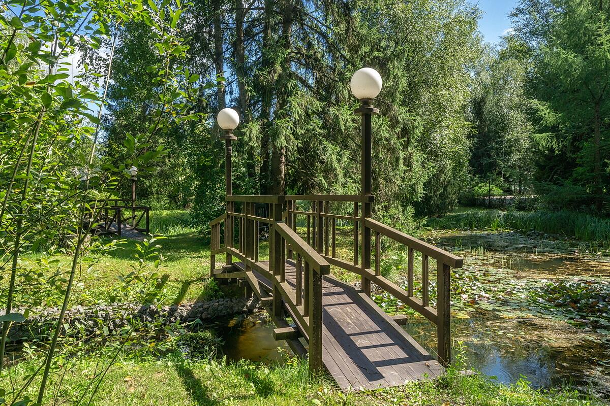 2-этажный коттедж 1 100 м² с отделкой