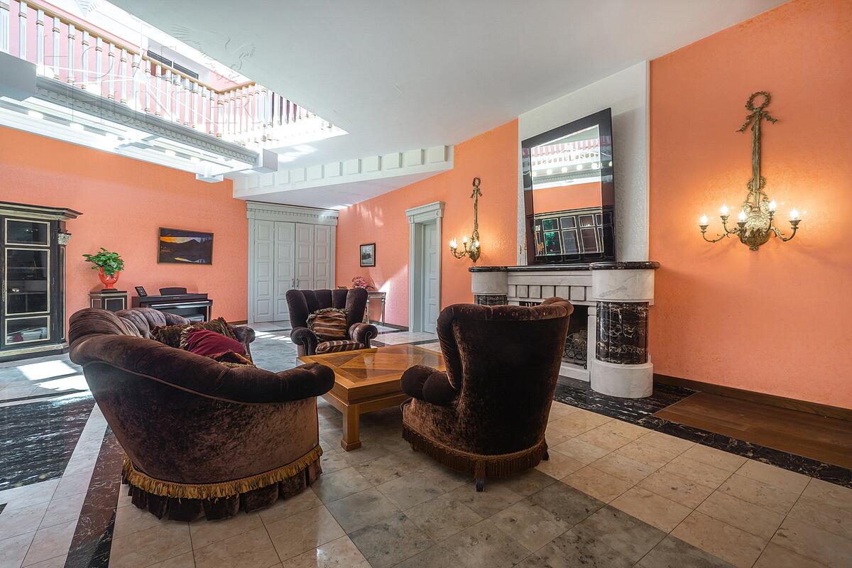 2-этажный коттедж 1 100 м² с отделкой