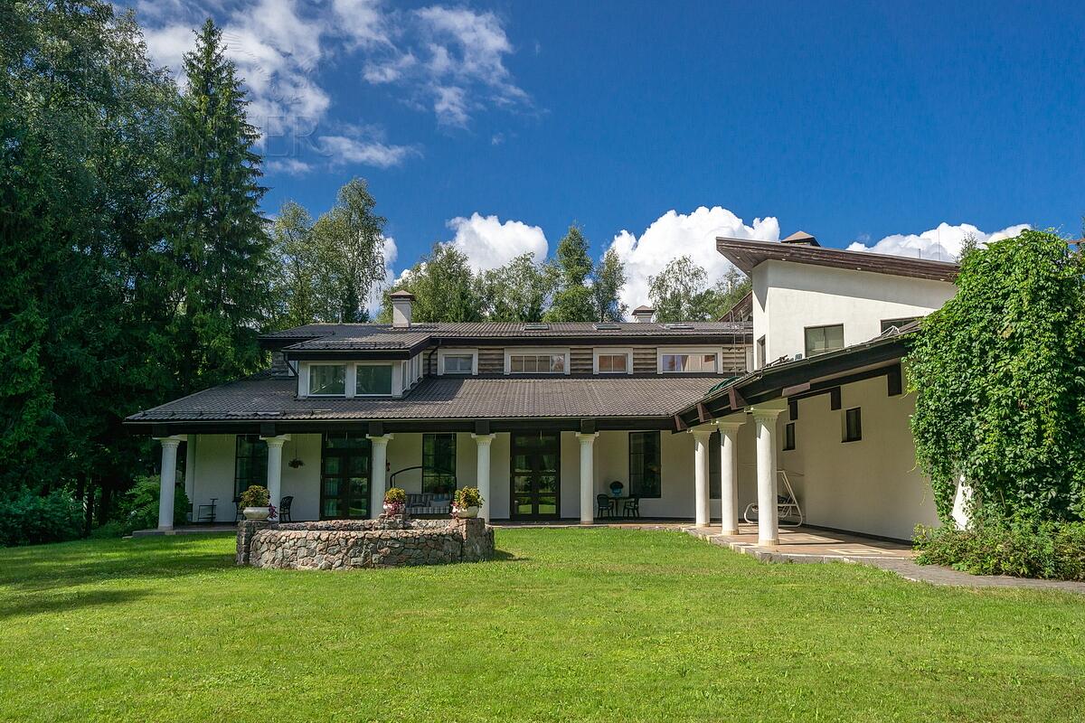 2-этажный коттедж 1 100 м² с отделкой