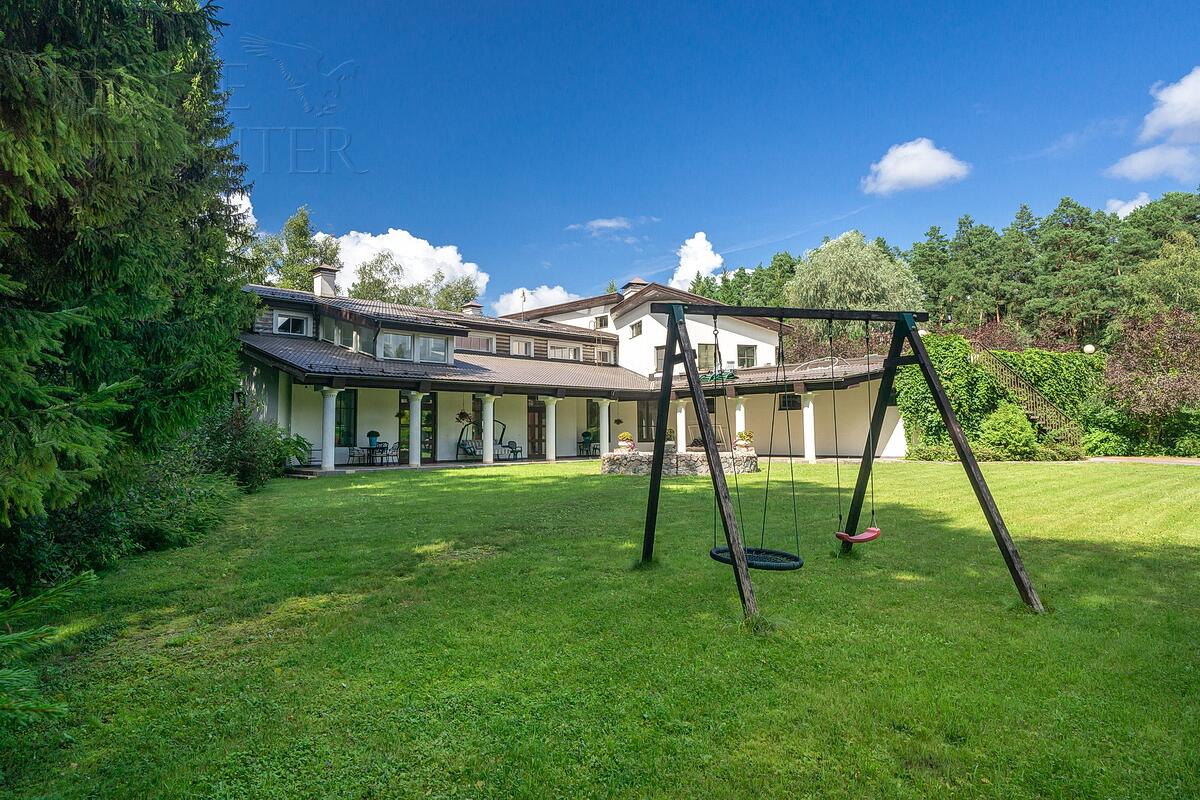 2-этажный коттедж 1 100 м² с отделкой