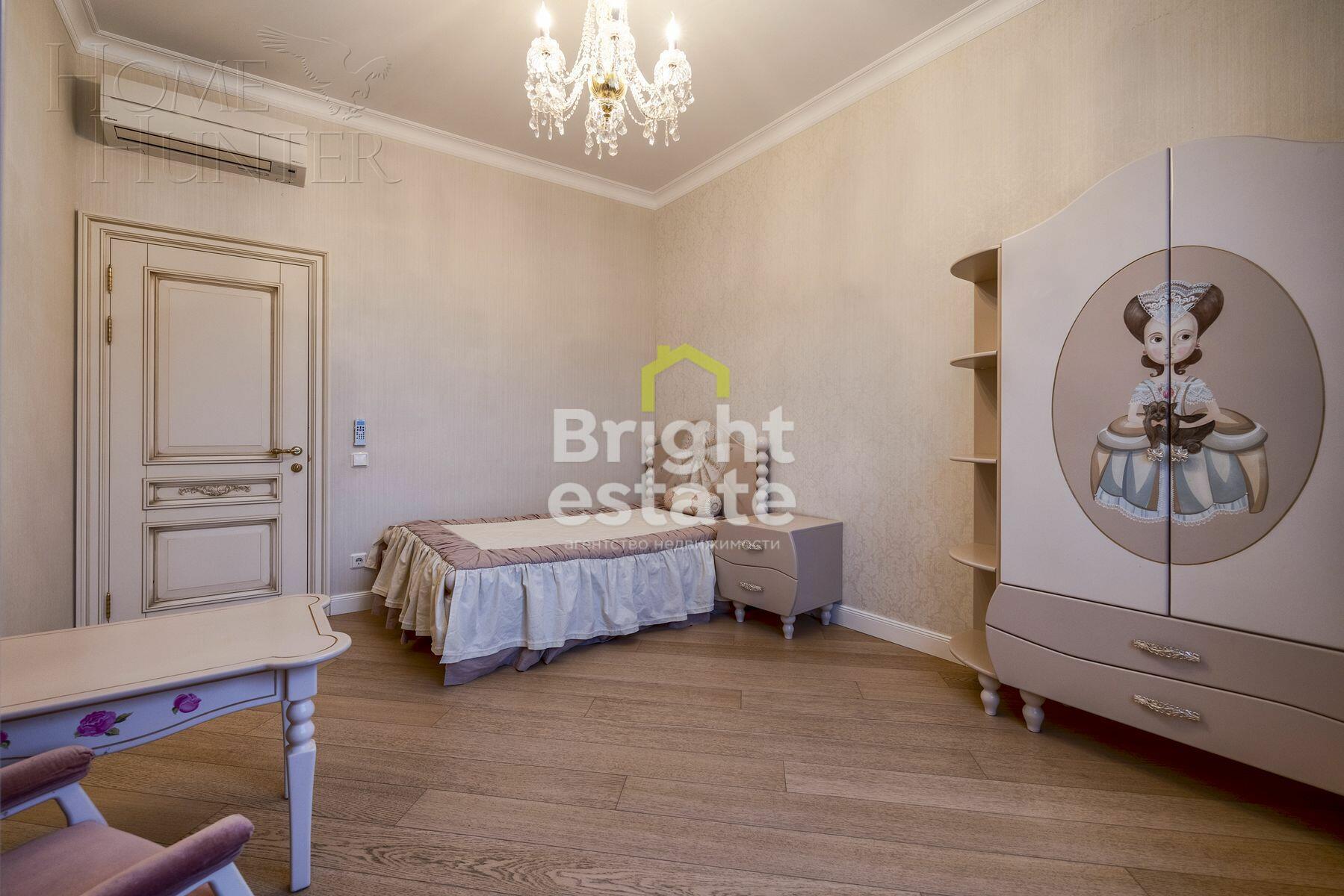 3-этажный таунхаус 240 м² с отделкой