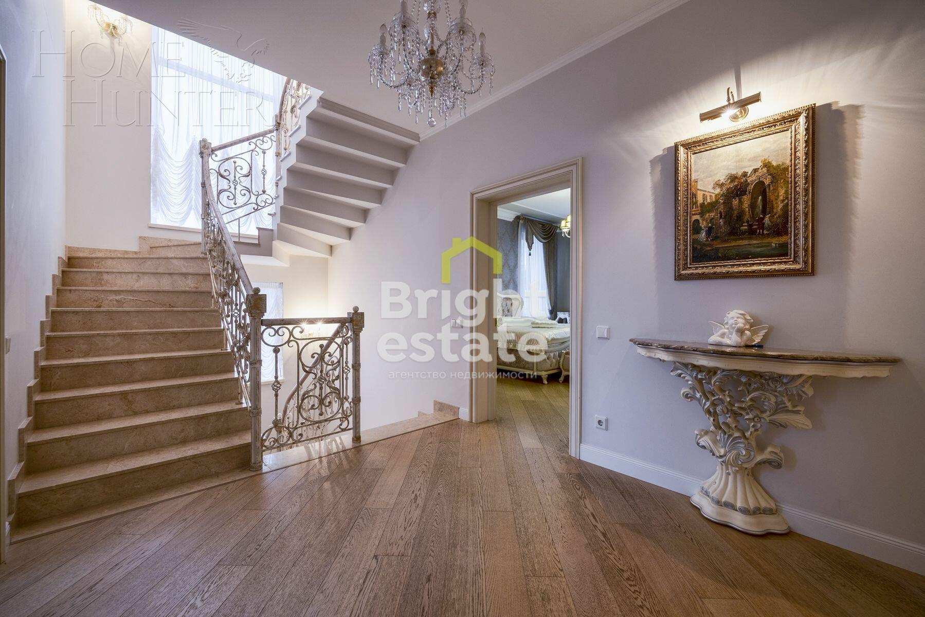 3-этажный таунхаус 240 м² с отделкой