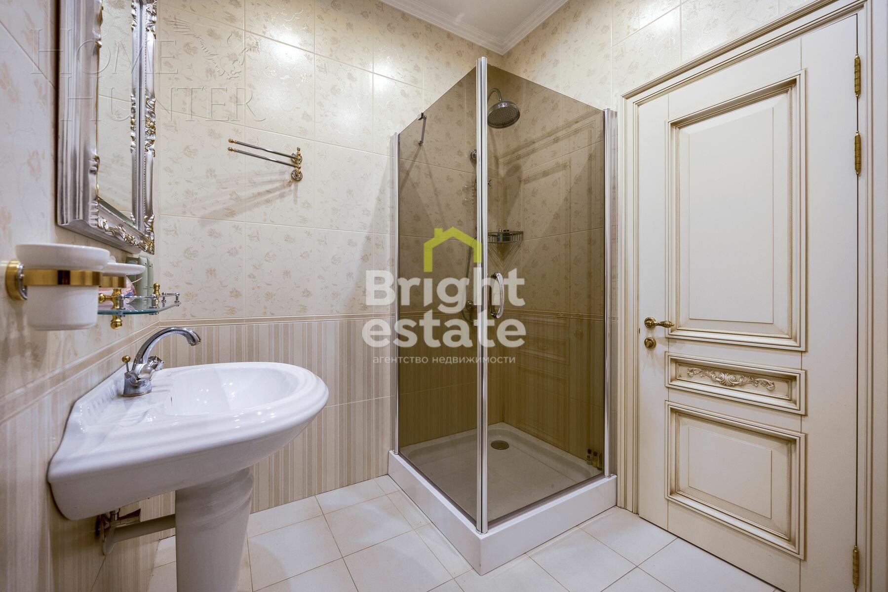 3-этажный таунхаус 240 м² с отделкой