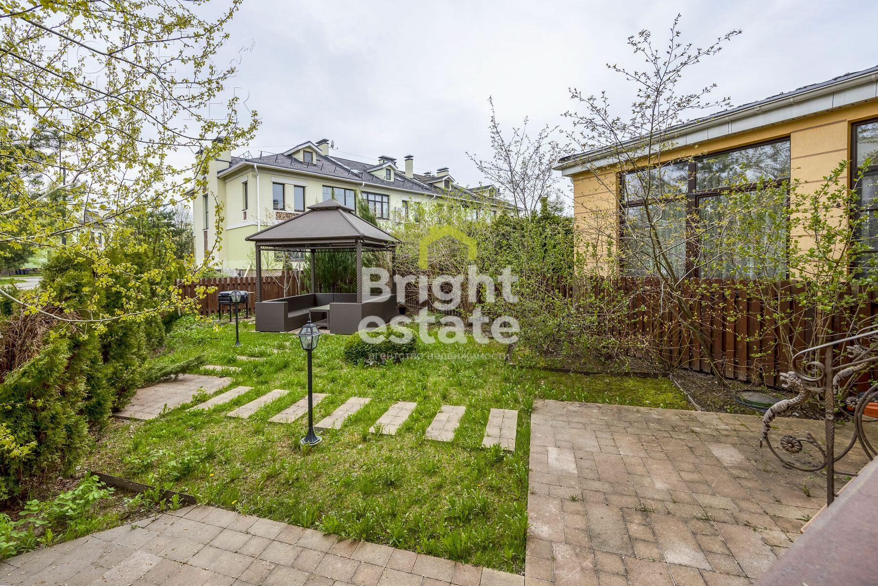 3-этажный таунхаус 240 м² с отделкой