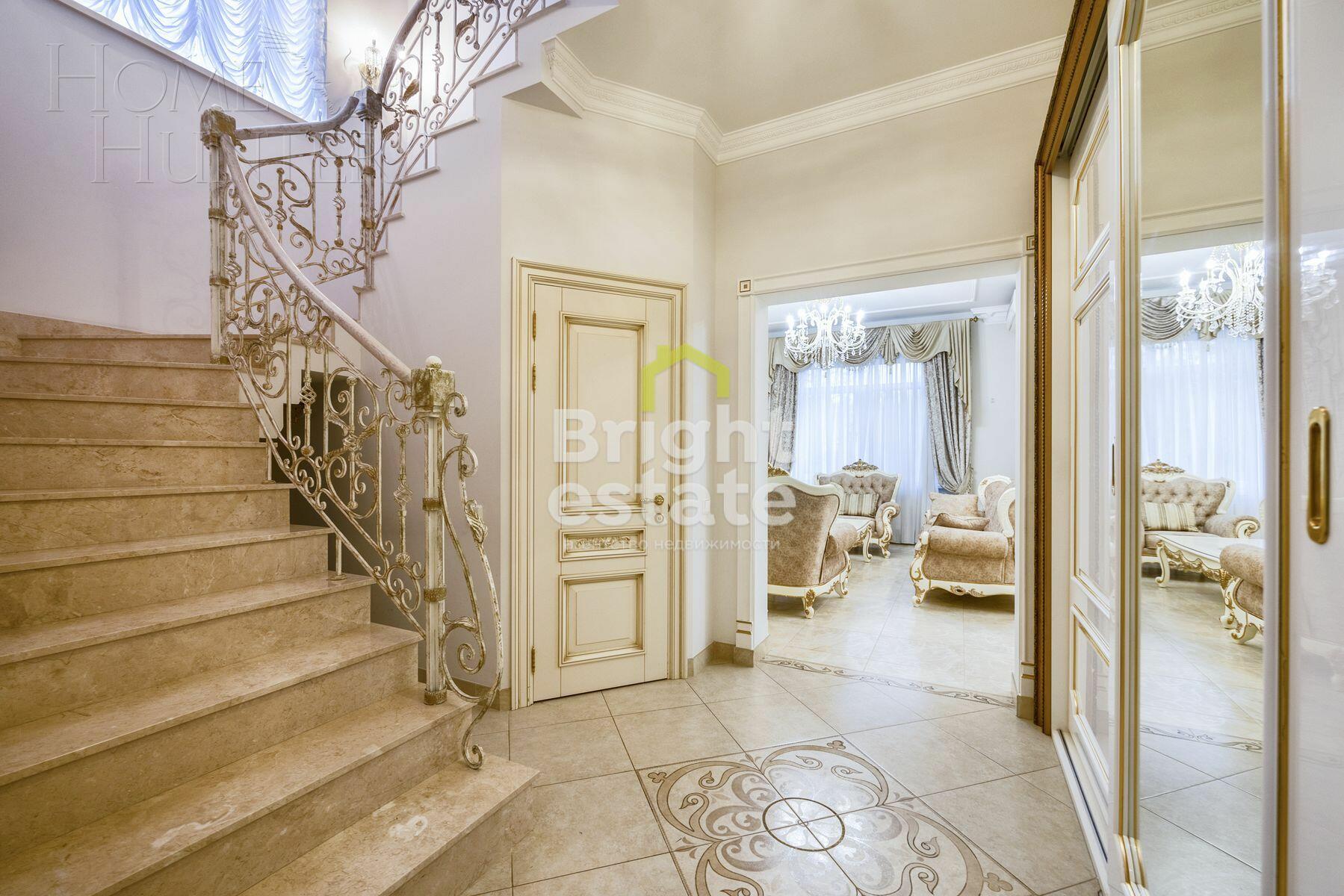 3-этажный таунхаус 240 м² с отделкой