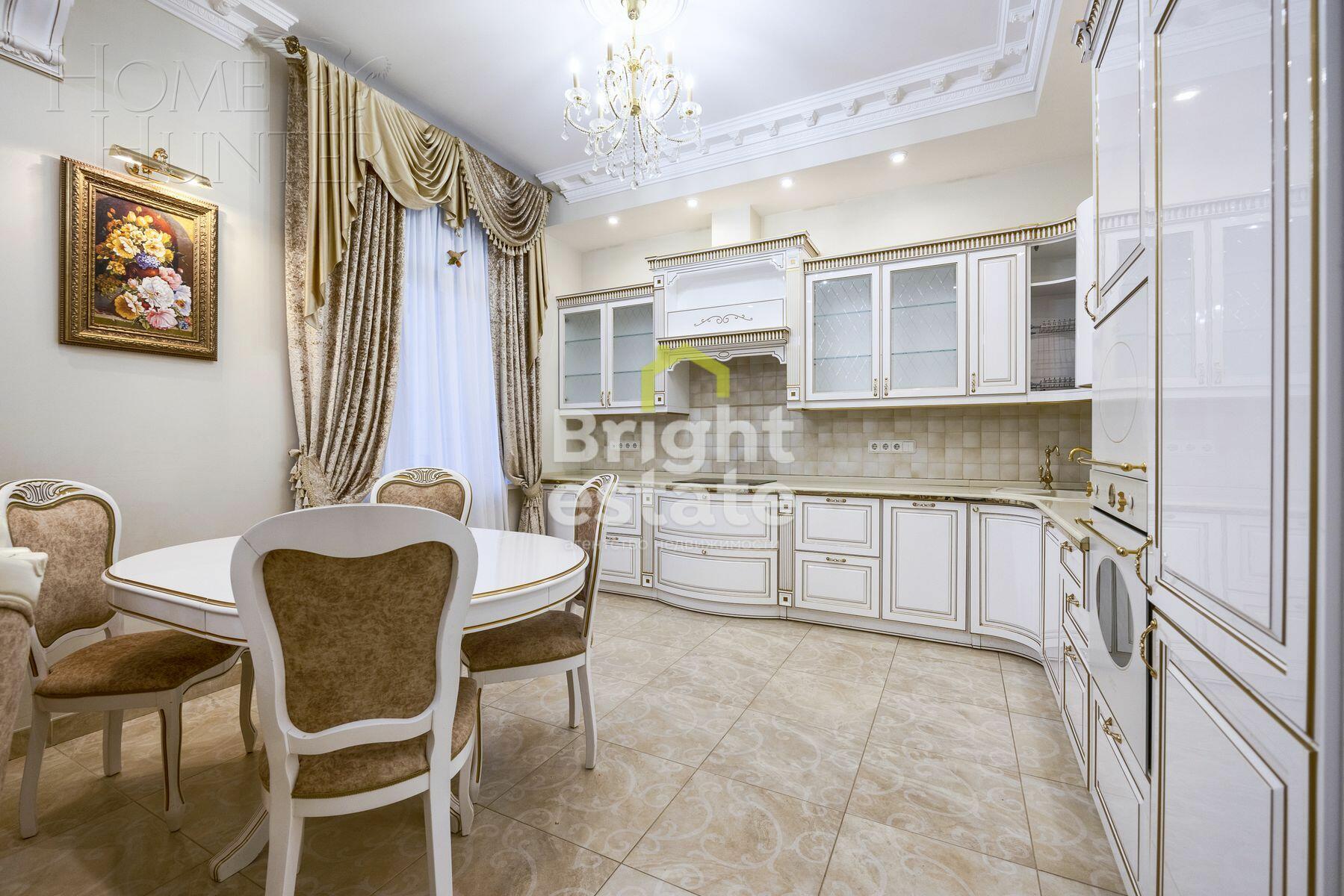 3-этажный таунхаус 240 м² с отделкой