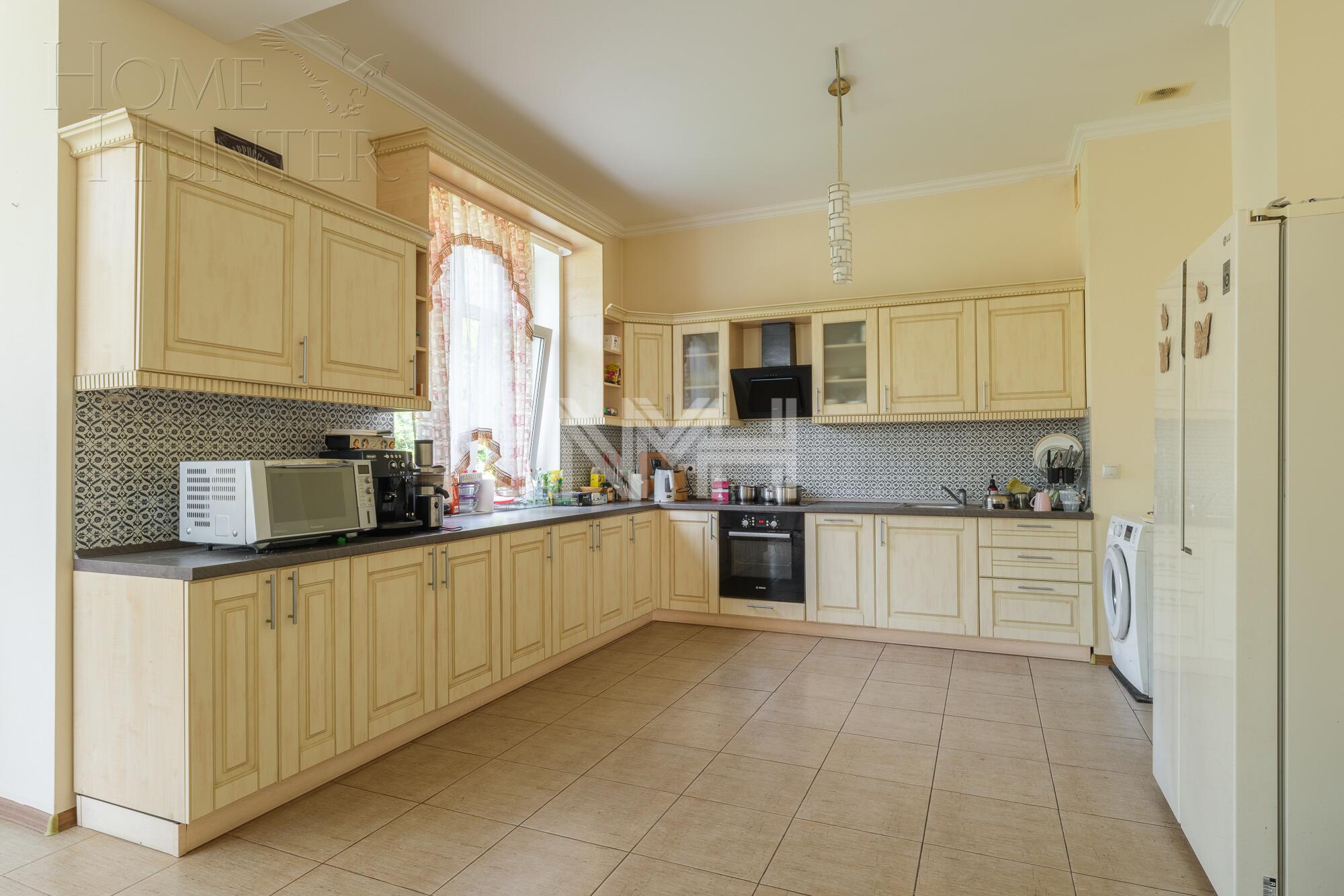 2-этажный коттедж 683 м² с отделкой