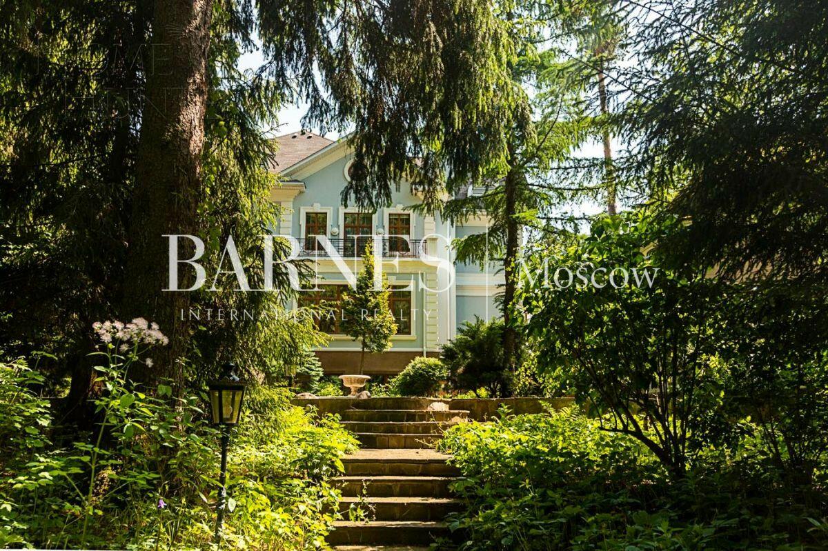 2-этажный коттедж 782.7 м² с отделкой