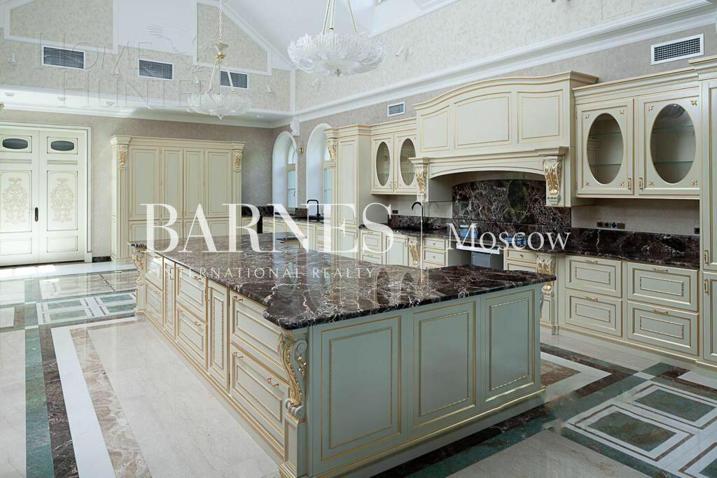 2-этажный коттедж 1 700 м² с отделкой