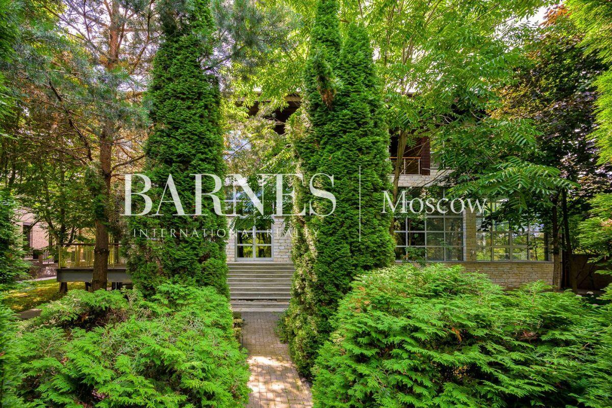 2-этажный коттедж 940 м² с отделкой