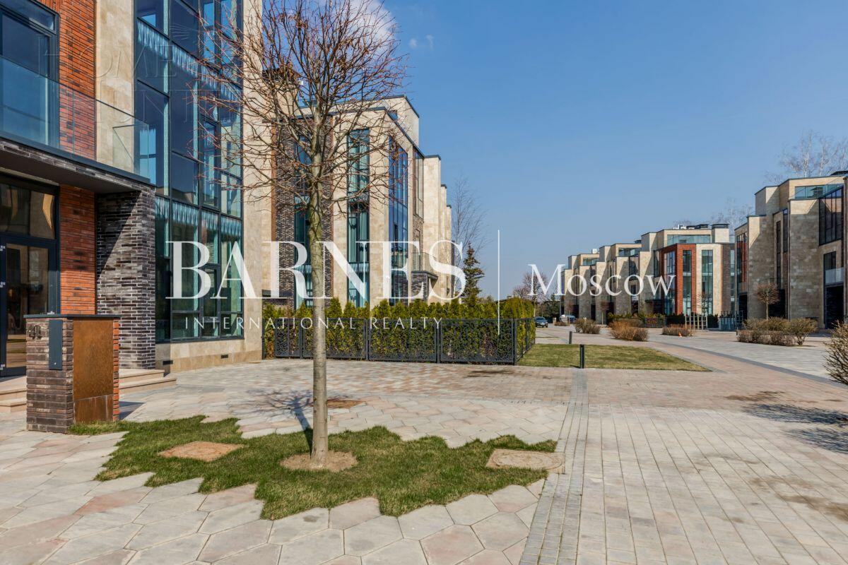 3-этажный таунхаус 244 м² с отделкой