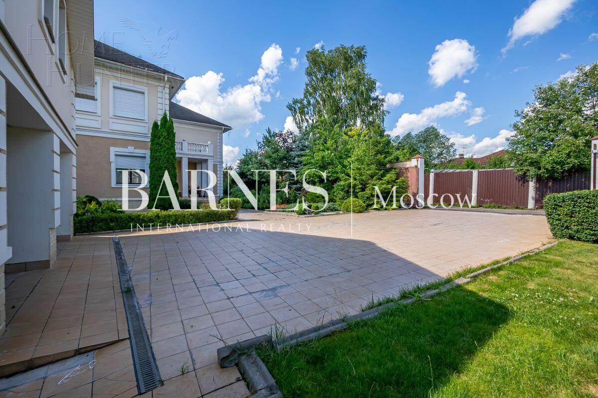 2-этажный коттедж 700 м² с отделкой