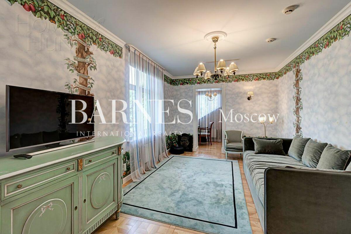 2-этажный коттедж 782.7 м² с отделкой