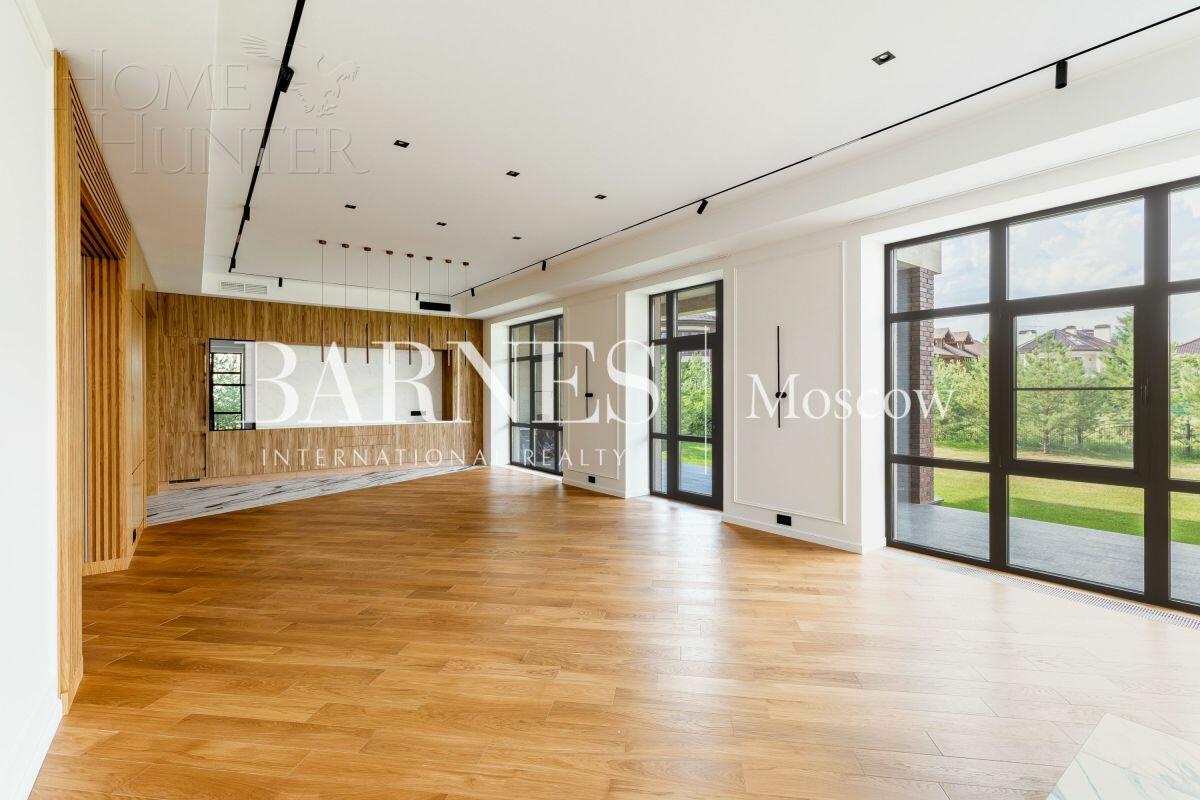 2-этажный коттедж 320 м² с отделкой