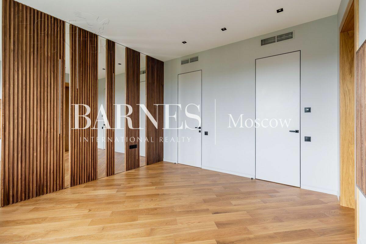 2-этажный коттедж 320 м² с отделкой