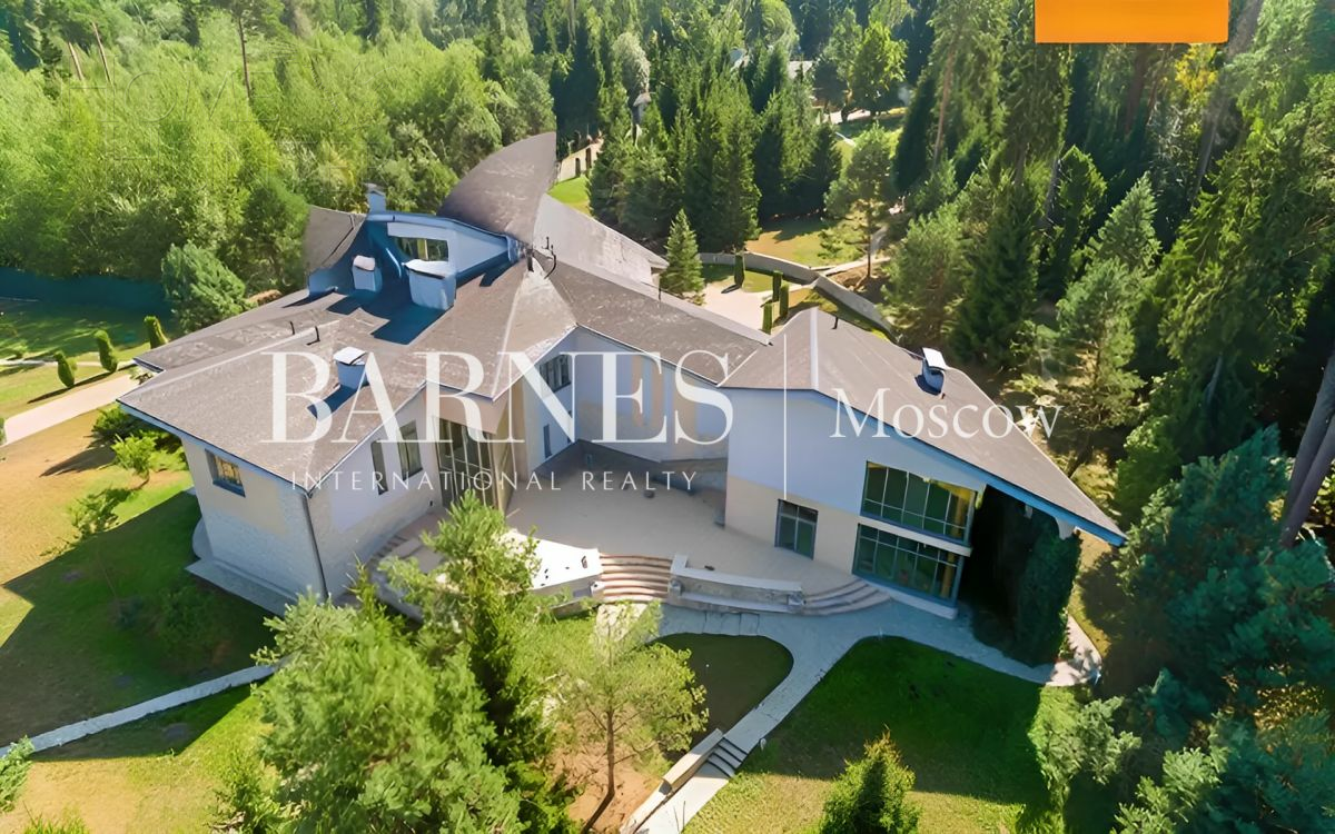 2-этажный коттедж 2 295 м² с отделкой