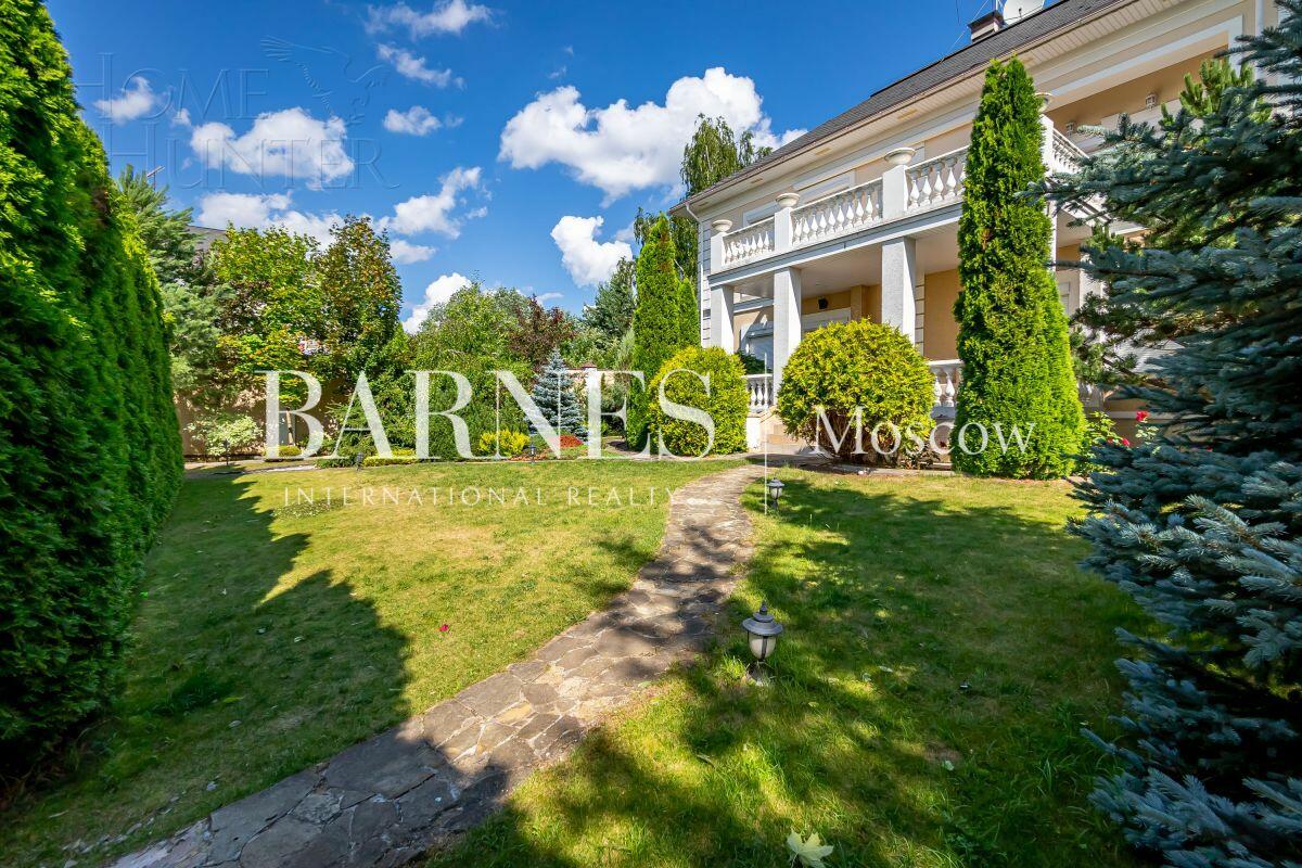 2-этажный коттедж 700 м² с отделкой