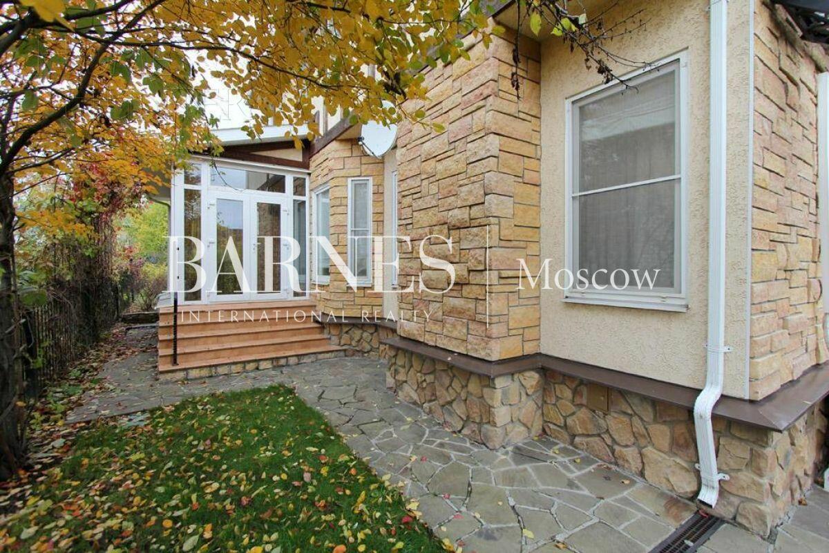 2-этажный коттедж 300 м² с отделкой