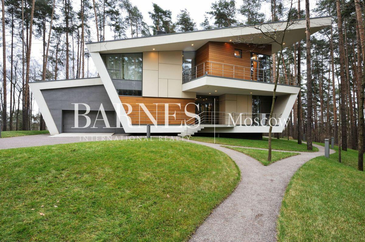 КОТТЕДЖ 640 м² с отделкой