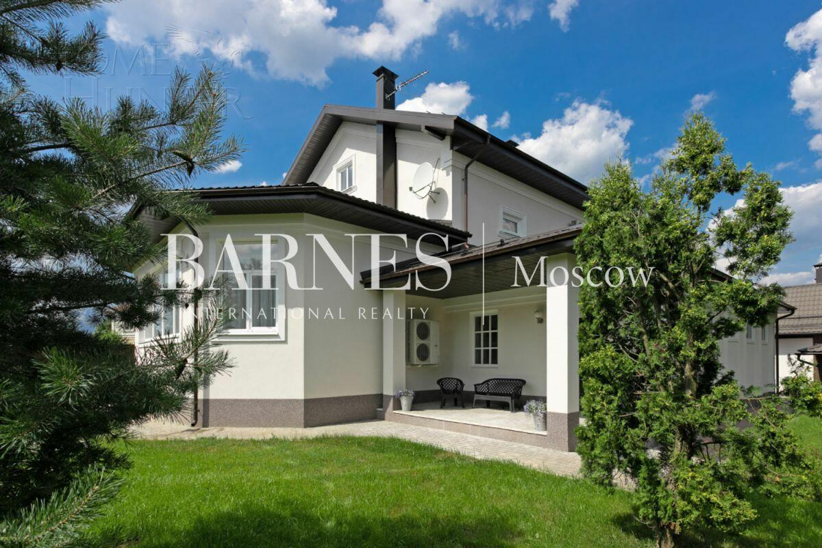 2-этажный коттедж 450 м² с отделкой