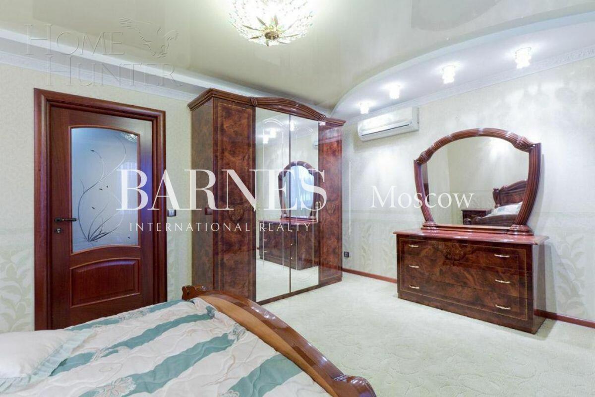 2-этажный коттедж 300 м² с отделкой