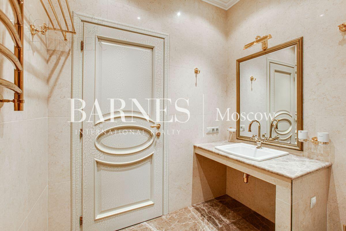 2-этажный коттедж 700 м² с отделкой