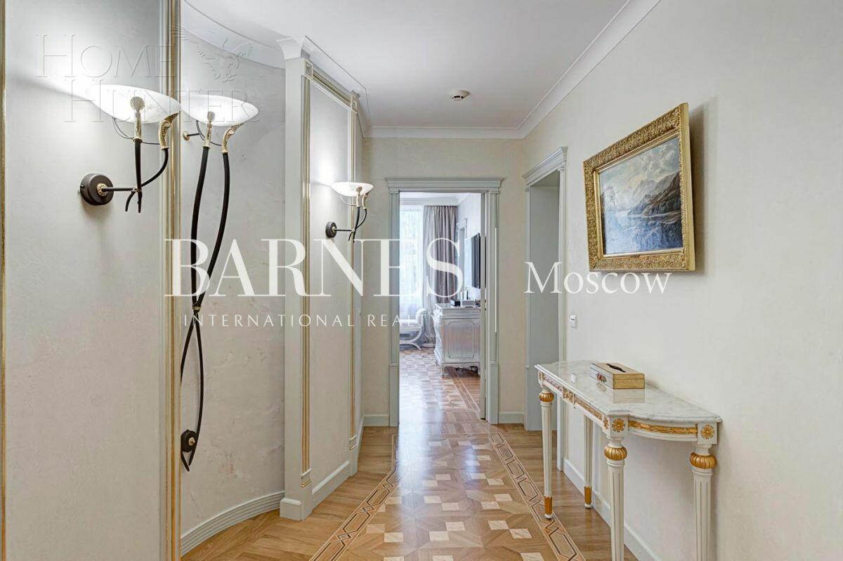 2-этажный коттедж 782.7 м² с отделкой