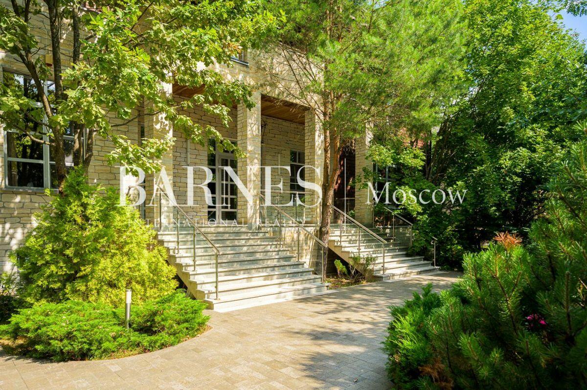 2-этажный коттедж 940 м² с отделкой