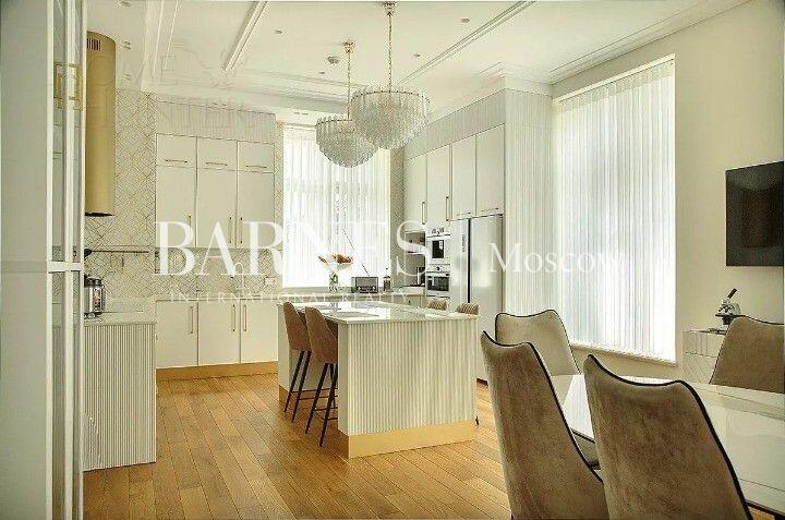 2-этажный коттедж 1 200 м² с отделкой