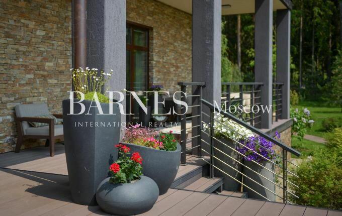 2-этажный коттедж 1 220 м² с отделкой