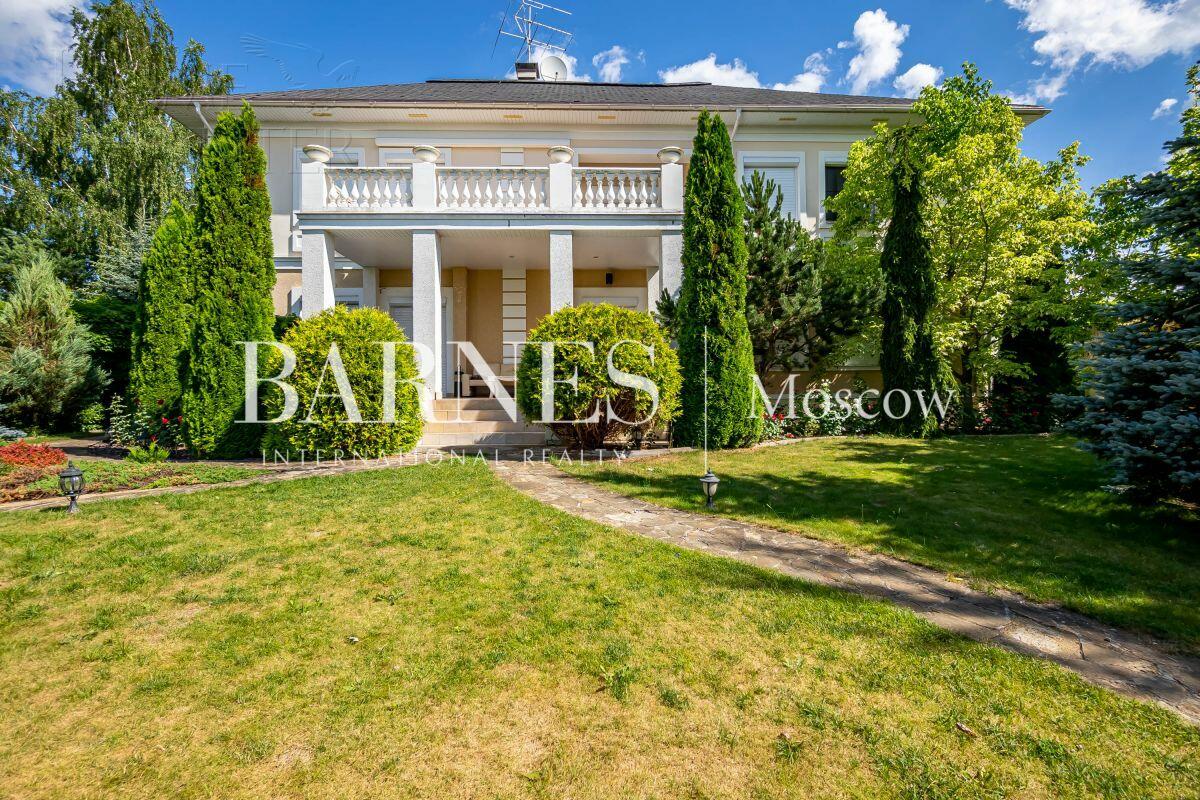 2-этажный коттедж 700 м² с отделкой