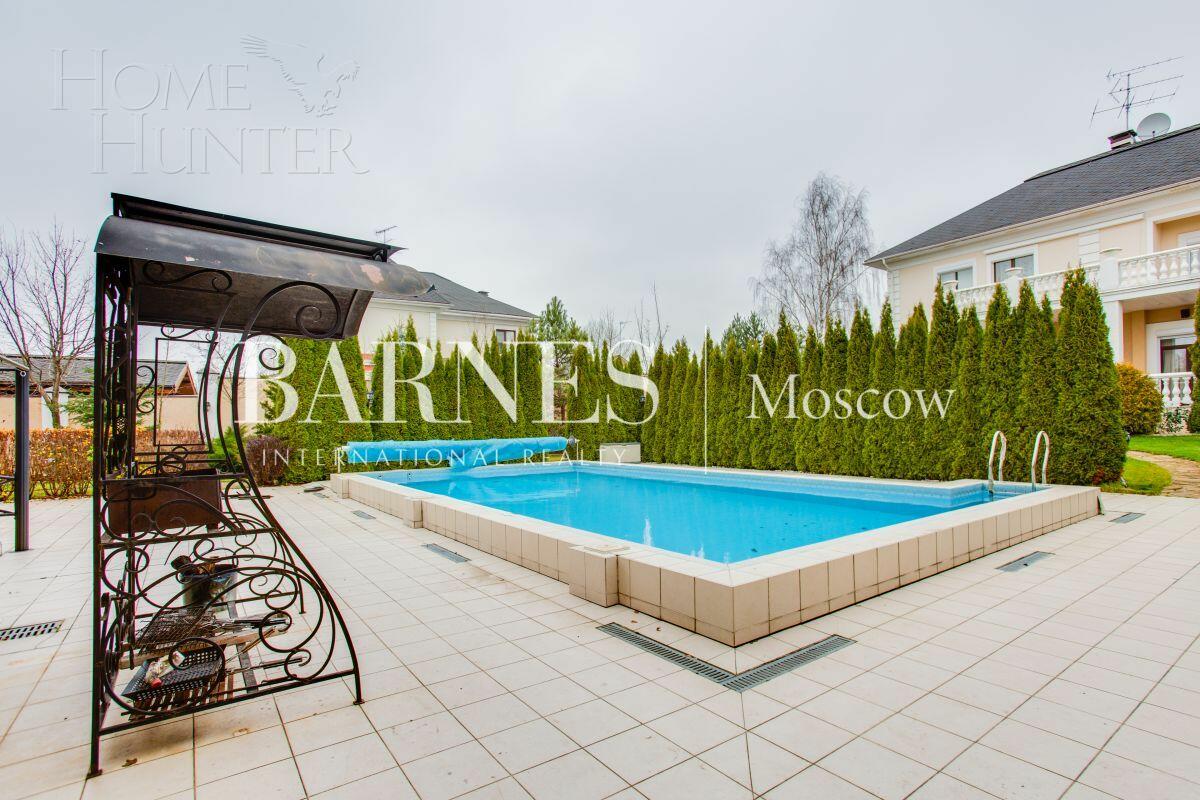 2-этажный коттедж 700 м² с отделкой