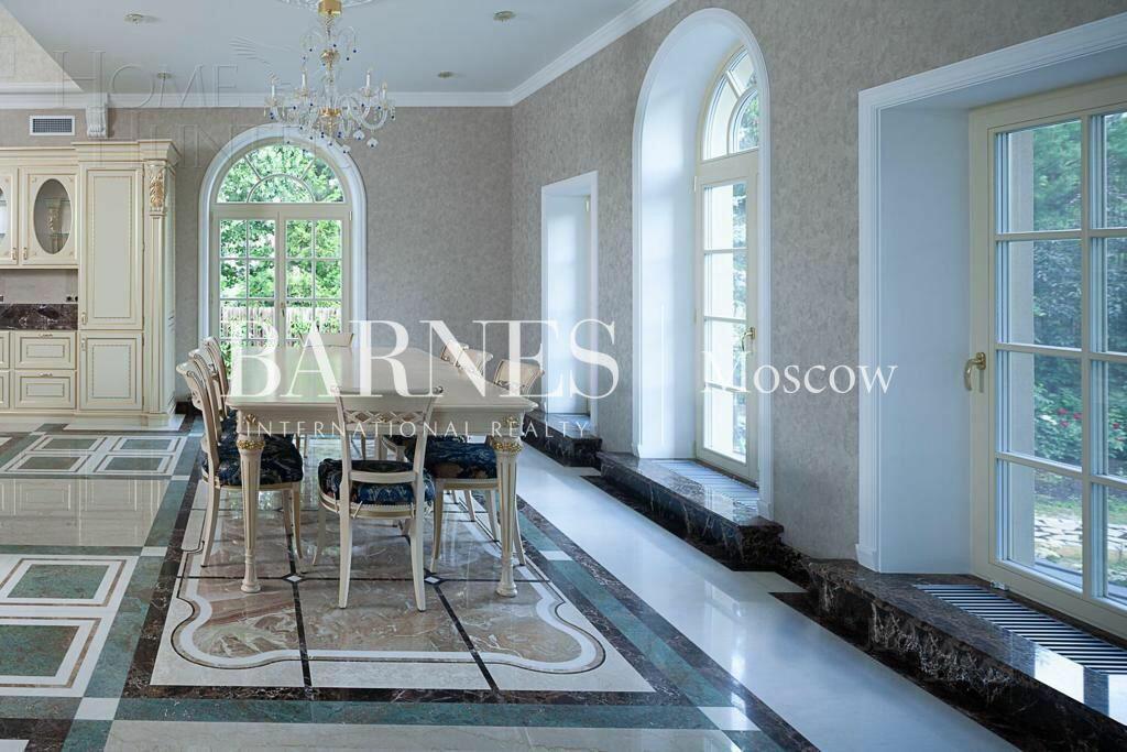 2-этажный коттедж 1 700 м² с отделкой