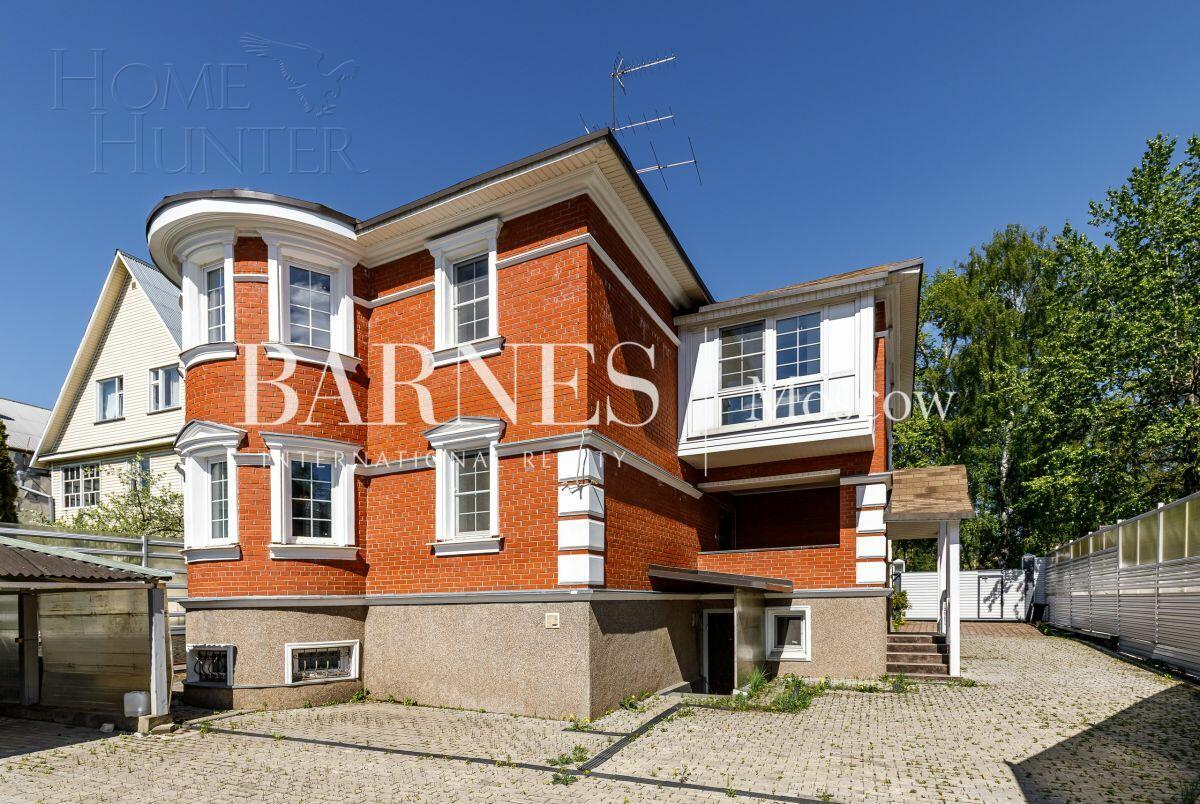 2-этажный коттедж 260 м² с отделкой