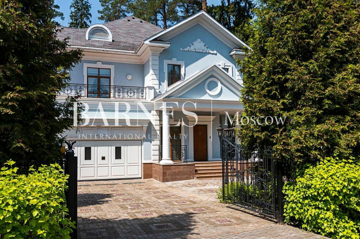 2-этажный коттедж 782.7 м² с отделкой