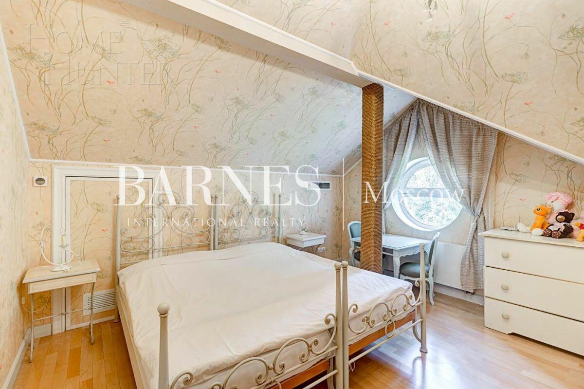 2-этажный коттедж 782.7 м² с отделкой