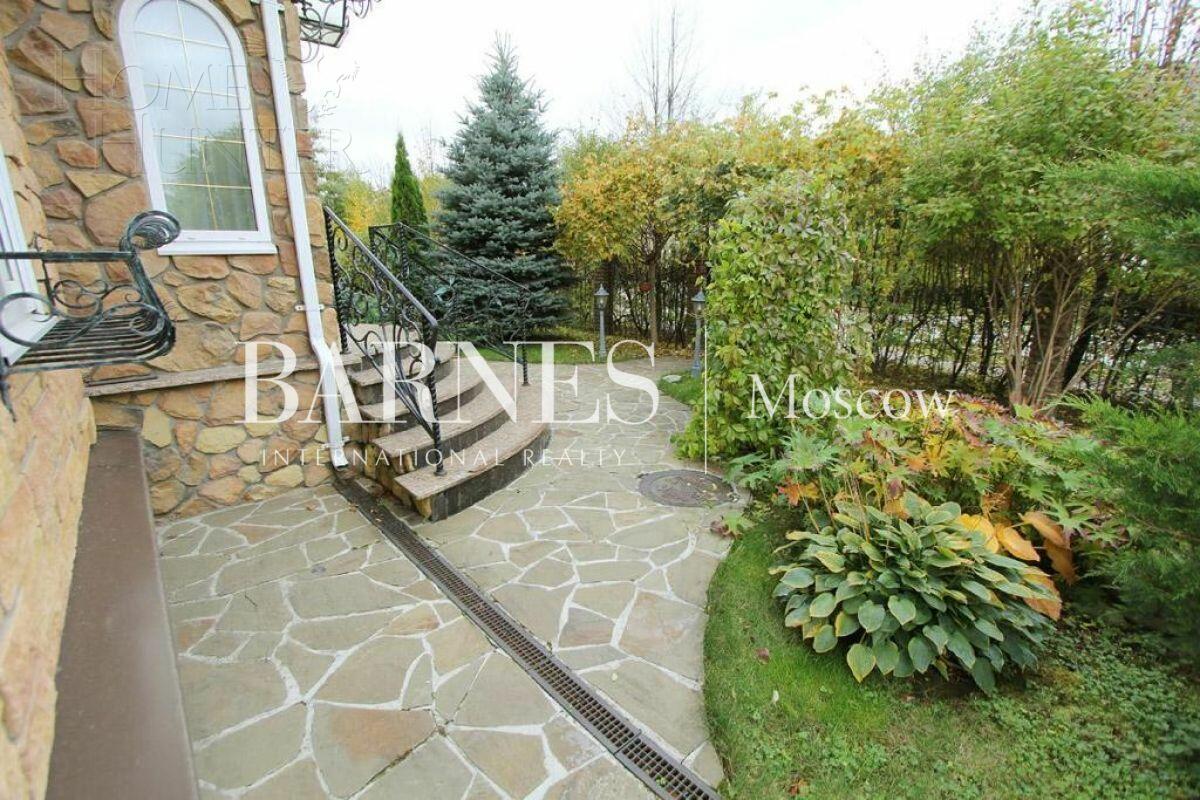 2-этажный коттедж 300 м² с отделкой