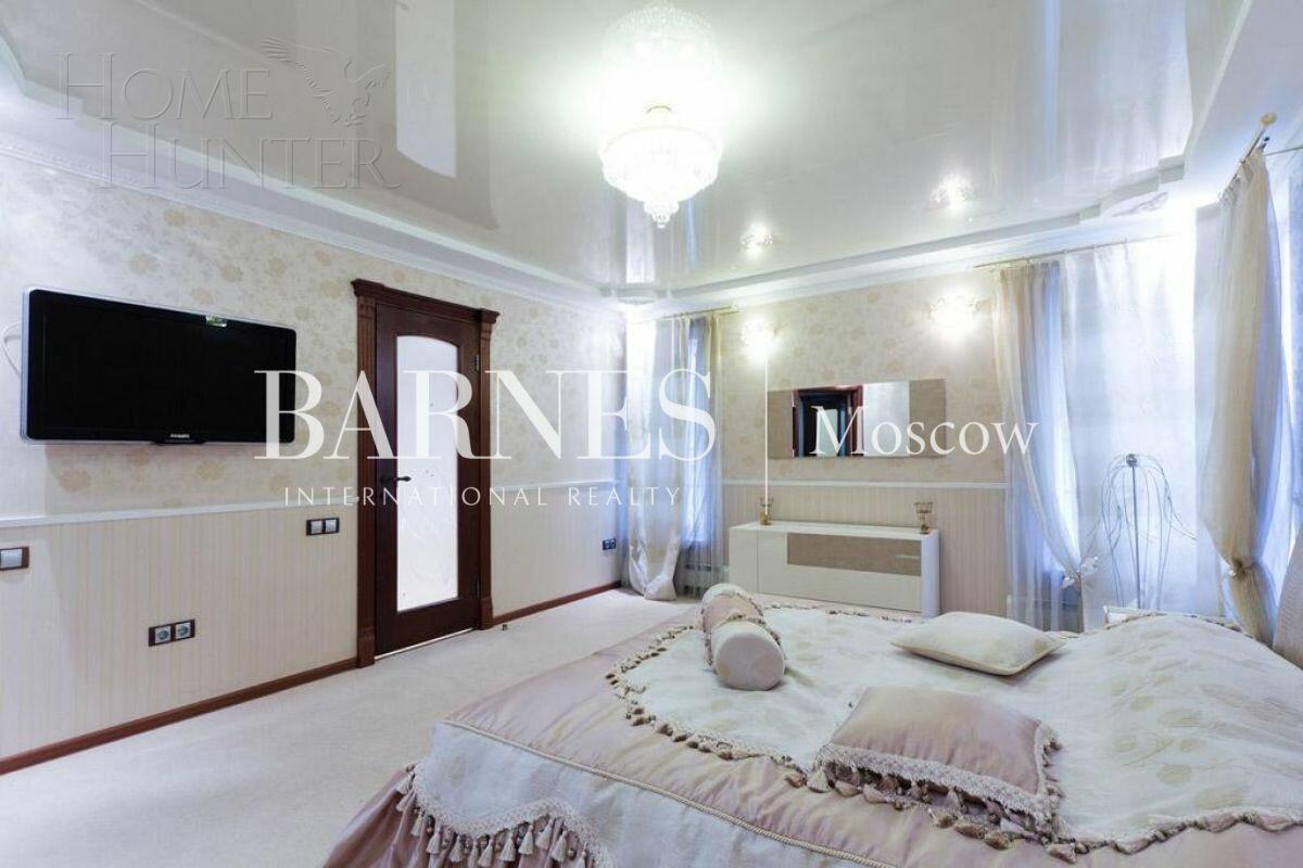 2-этажный коттедж 300 м² с отделкой