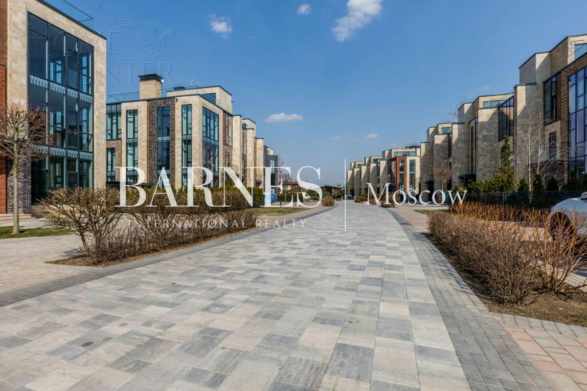 3-этажный таунхаус 244 м² с отделкой