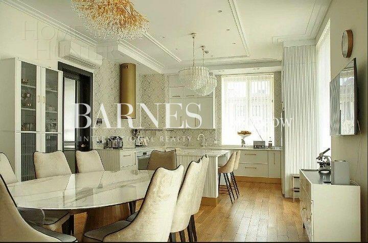 2-этажный коттедж 1 200 м² с отделкой