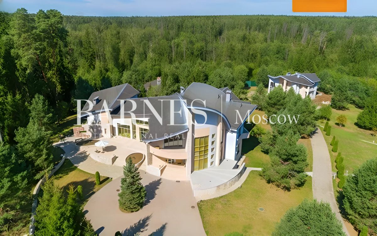 2-этажный коттедж 2 295 м² с отделкой