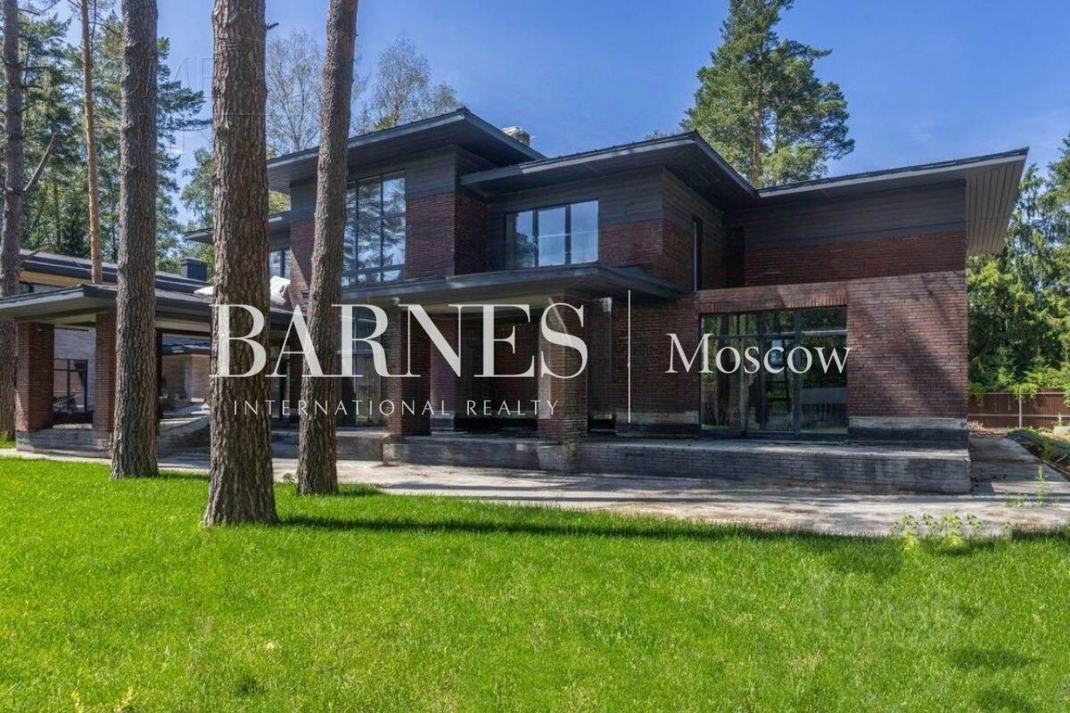 2-этажный коттедж 460 м² без отделки