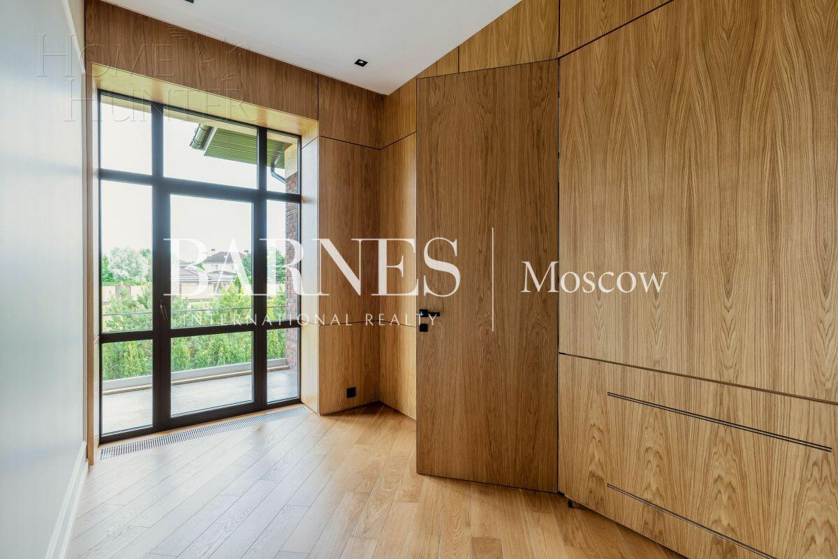 2-этажный коттедж 320 м² с отделкой