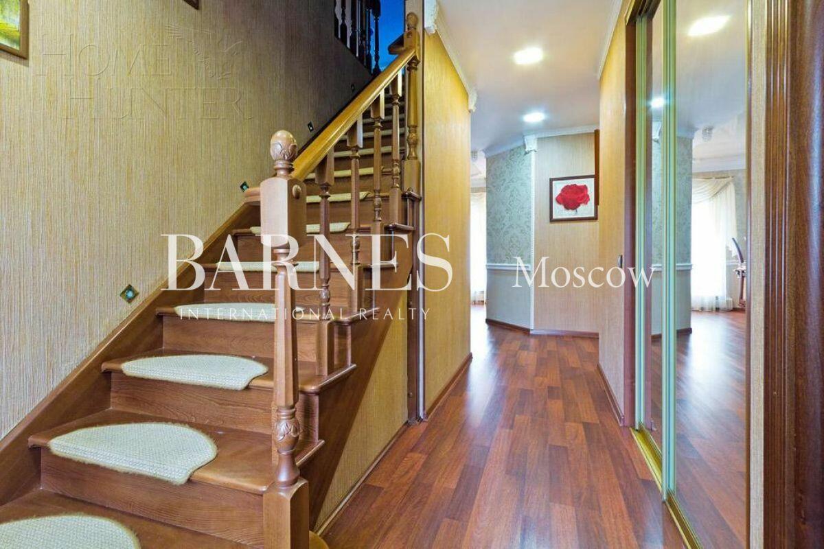 2-этажный коттедж 300 м² с отделкой