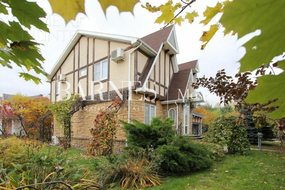 2-этажный коттедж 300 м² с отделкой