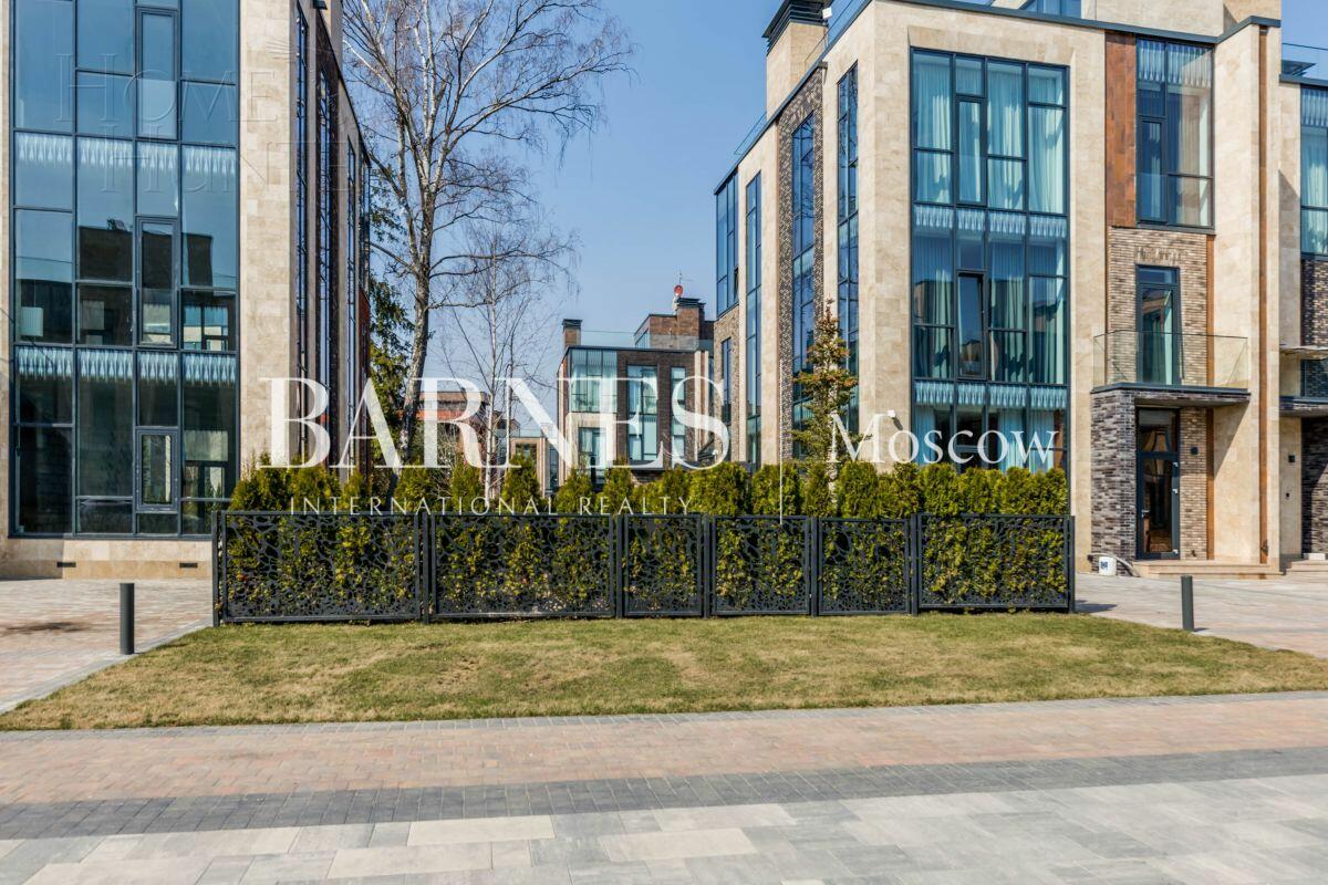 3-этажный таунхаус 244 м² с отделкой